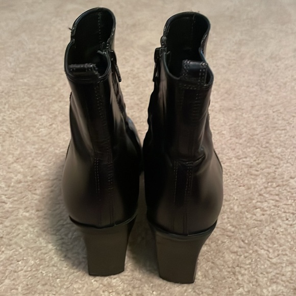 Antonio Melani black boots, size 9. - Picture 2 of 8